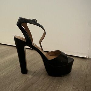 STEVE MADDEN Black Platform Heels